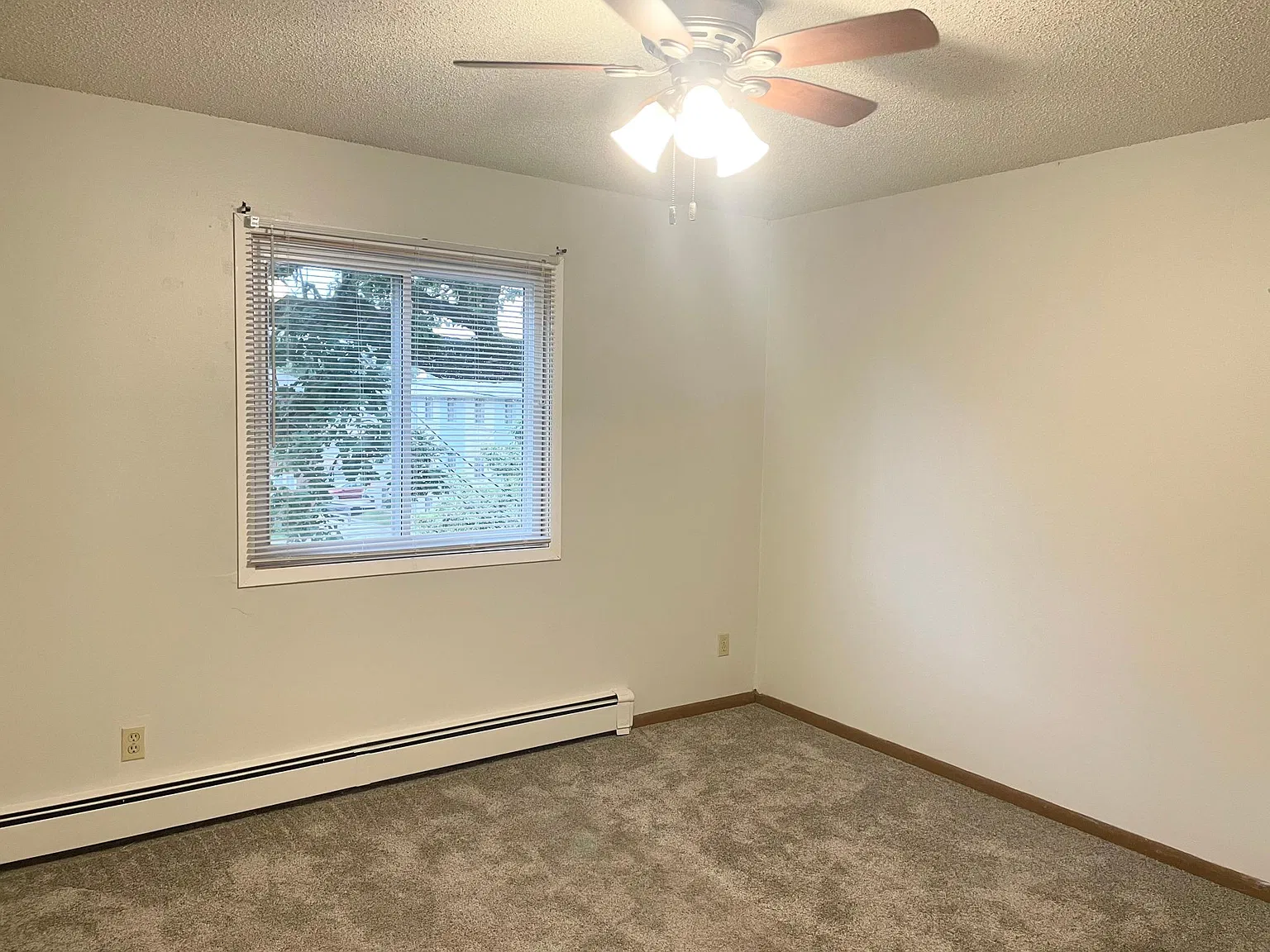 3 bed, 1050 sqft, $1,325 — Photo 4