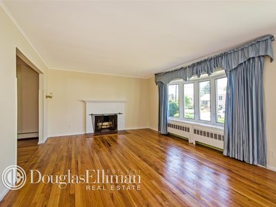 332 Grover Ave E, Massapequa Park, NY, 11762