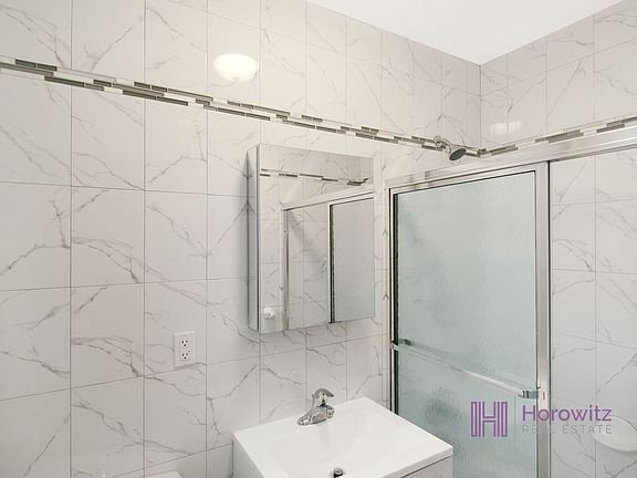 4th image of 3054 44th St APT 1L