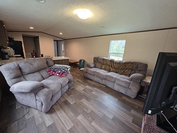 4th image of 421 Old Barbourville Rd W