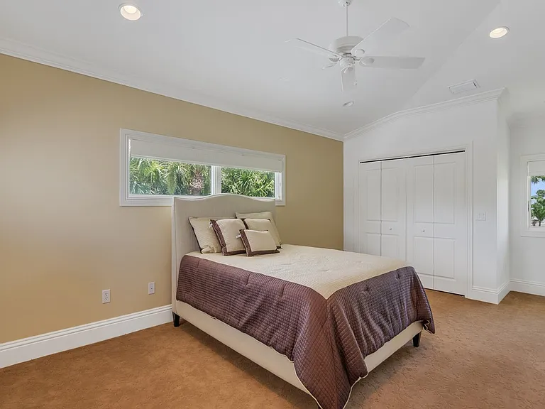 1575 Shorelands Dr E — Photo 21