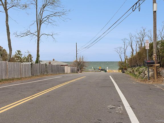 3rd image of 215 Hallock Landing Road