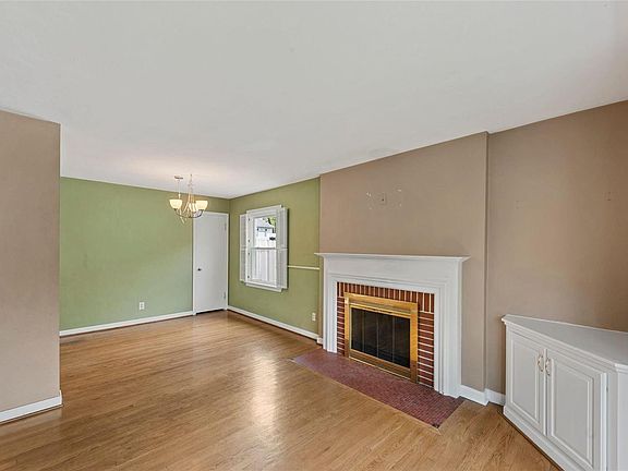 4th image of 946 Grovena Dr