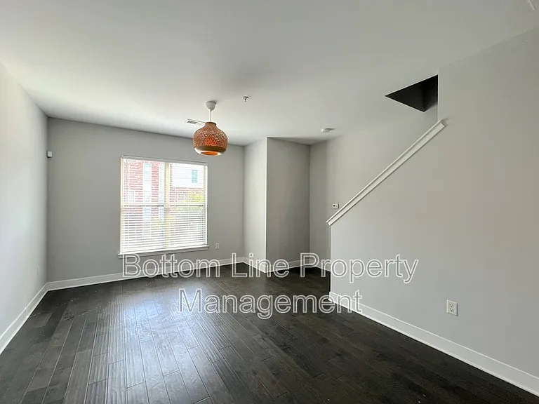841 Seigle Point Dr — Photo 17