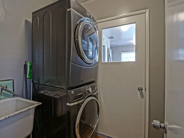 14226 Isis Ave — Photo 33