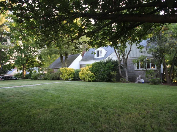 415 Titus Way, Williston Park, NY 11596