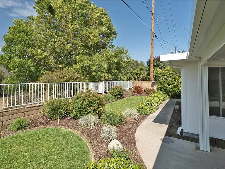 1425 Arrow Wood Dr — Photo 7