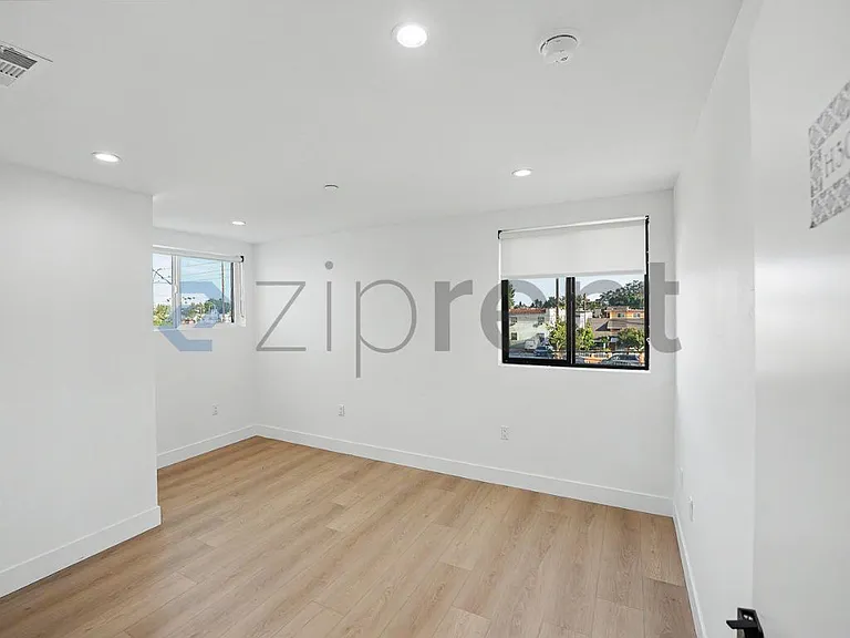 1438 W 37th Dr — Photo 10