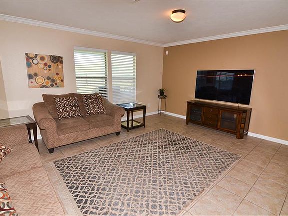 4th image of 915 Bandon Ln