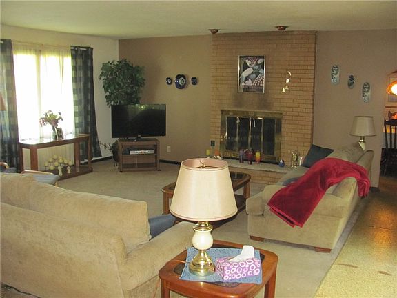 3rd image of 8462 Rodney Dr