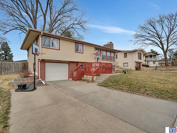 2nd image of 8132 Sanborn Dr