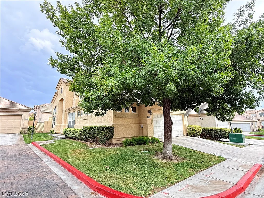 3 bed, 2.5 bath, 1893 sqft, $2,050 — Photo 4