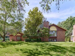 12932 Lampadaire Dr, Saint Louis, MO 63141