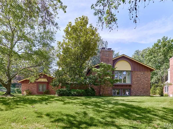 12932 Lampadaire Dr, Saint Louis, MO 63141
