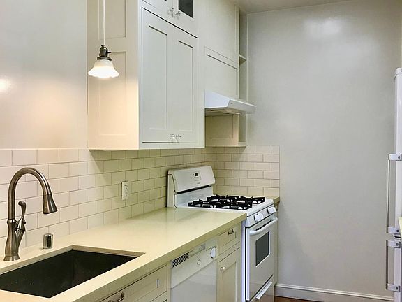 4th image of 679 Francisco St #A