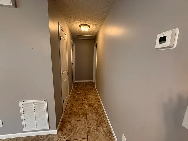 911 N Riverside Dr #5 — Photo 6