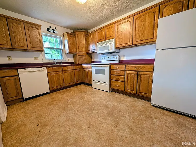 636 W University Ave — Photo 11