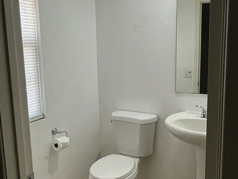 160 Yosemite Ave — Photo 12
