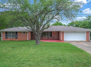 1641 Gateway Dr, Wills Point, TX 75169