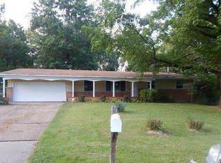 1501 Crossett Dr, Saint Louis, MO 63138