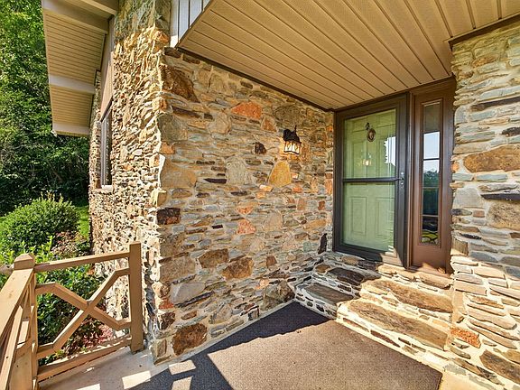 5th image of 2410 Browns Mill Rd