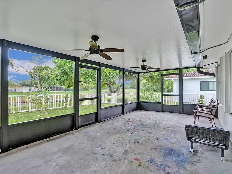 7008 NW 81st St — Photo 37