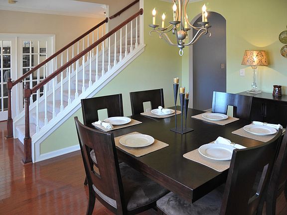 4th image of 547 Garnet Hill Dr