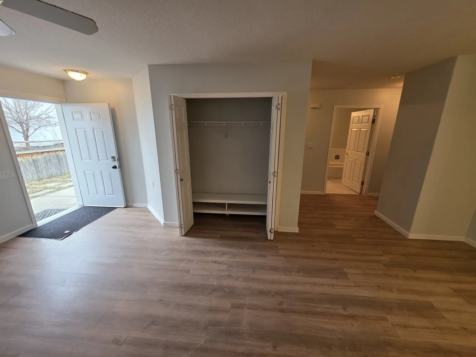 4804 51 ave — Photo 2