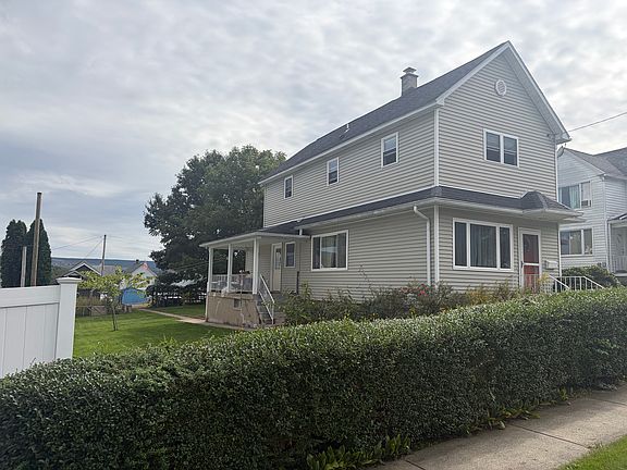 2nd image of 724 Laurel St
