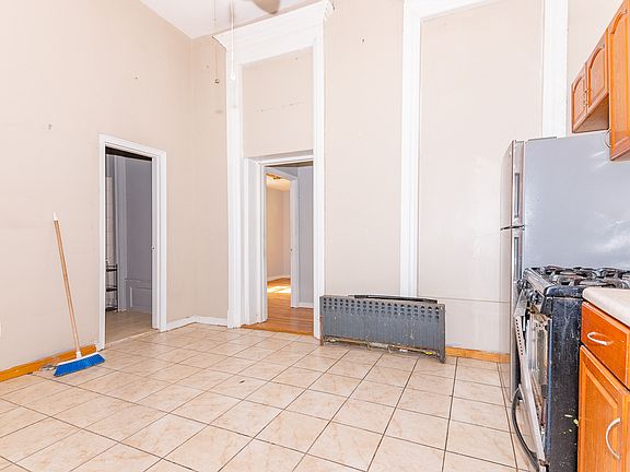 5th image of 1119 Bergen St Floor 3