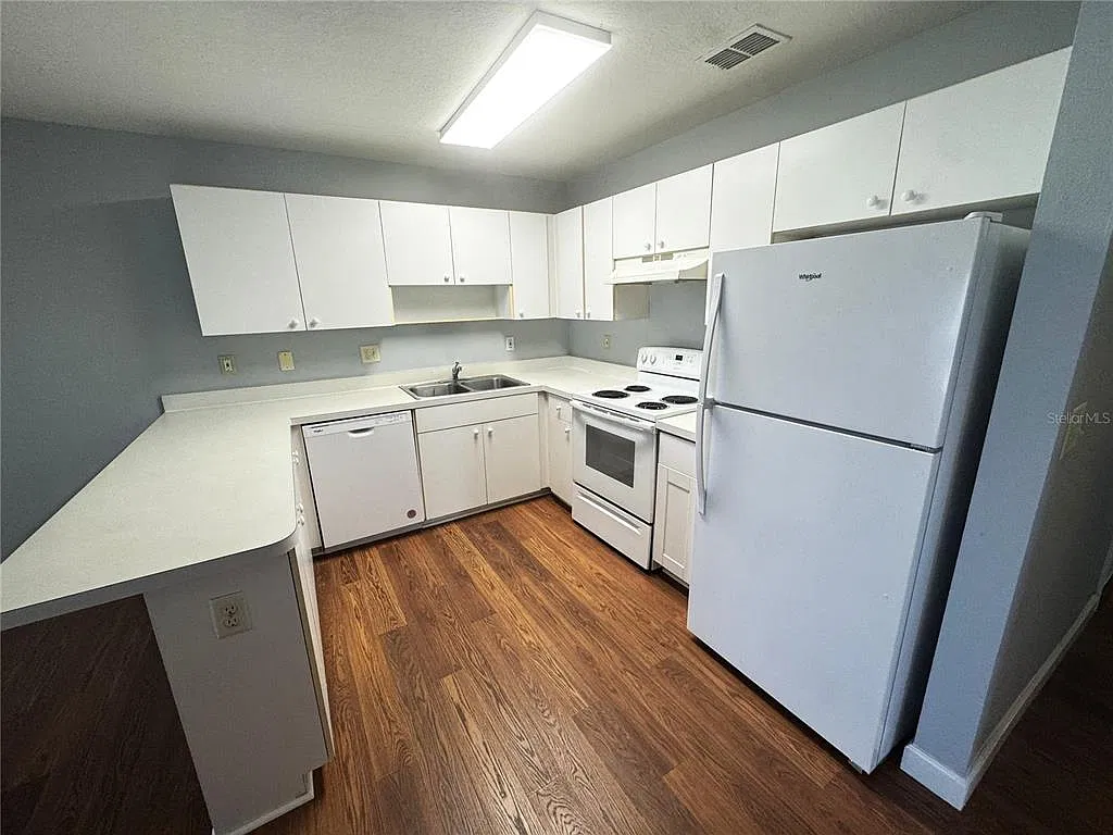 3 bed, 2.0 bath, 1131 sqft, $1,395 — Photo 4