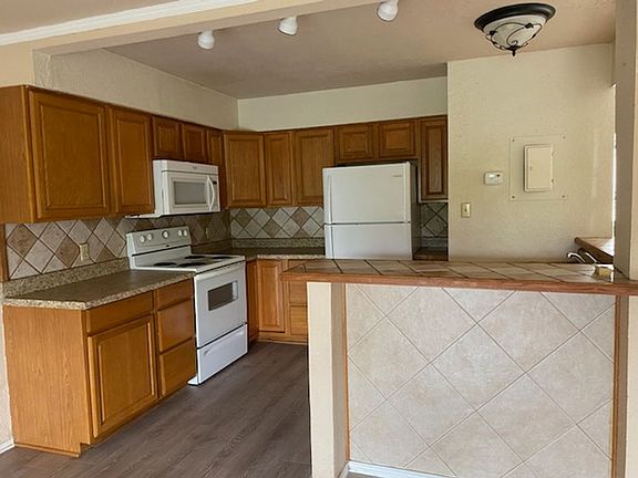 4th image of 1501 Sam Houston Dr APT 1E