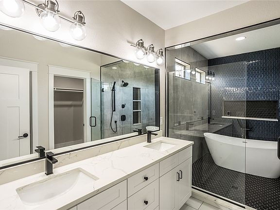 3rd image of 15815 Hickory Dr