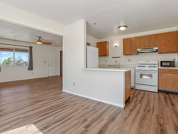 3rd image of 330 La Luz Drive