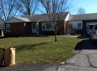 909 Longview Rd, Monticello, IL 61856