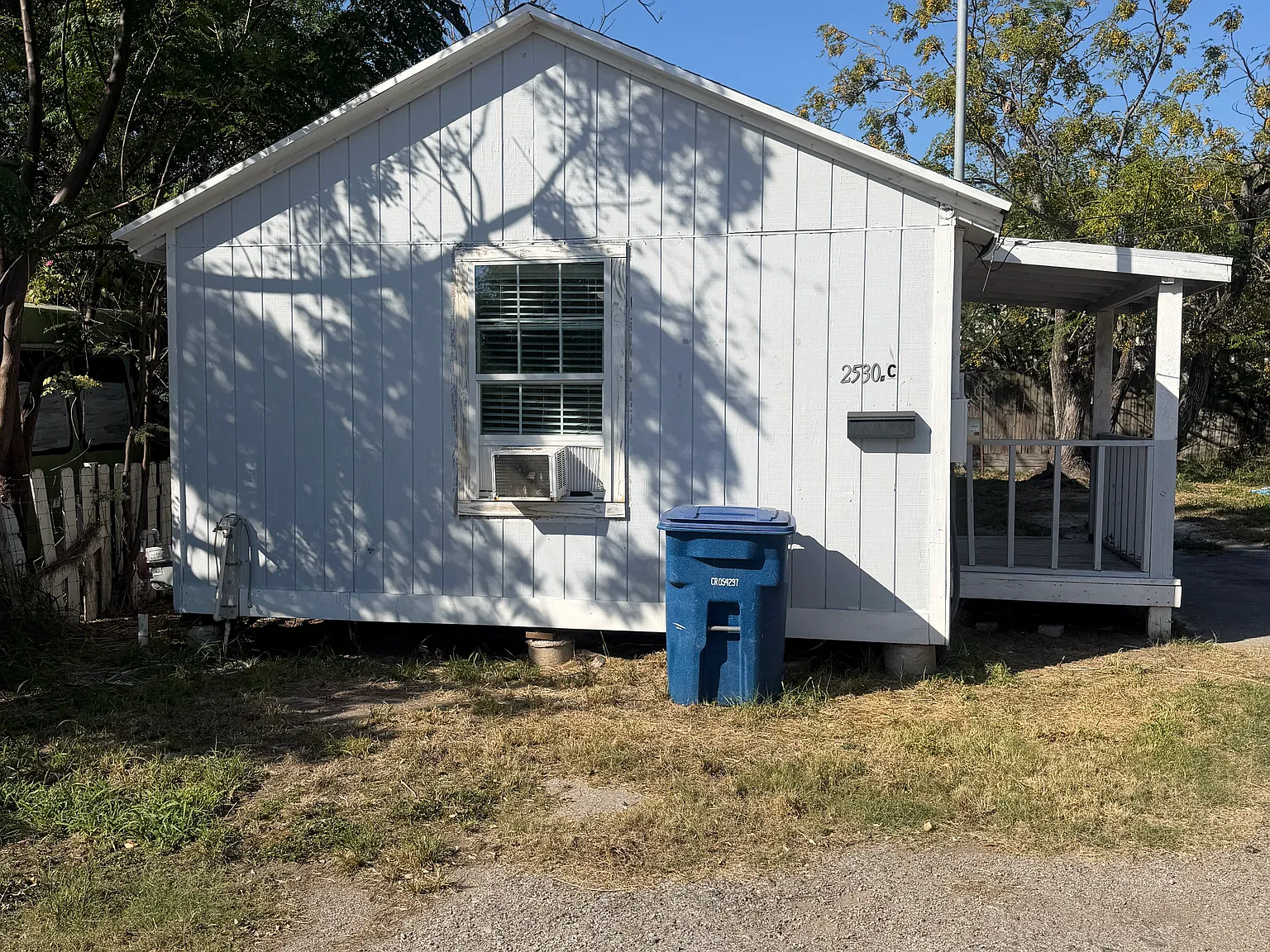 2 bedroom 1 bath available for rent now — Photo 2