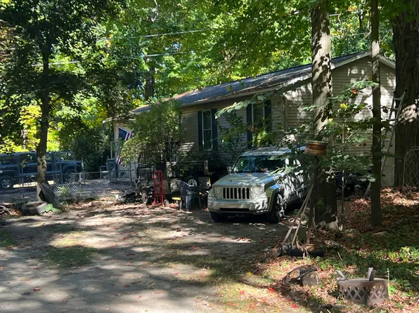 6987 Birchwood Dr, Kewadin, MI 49648