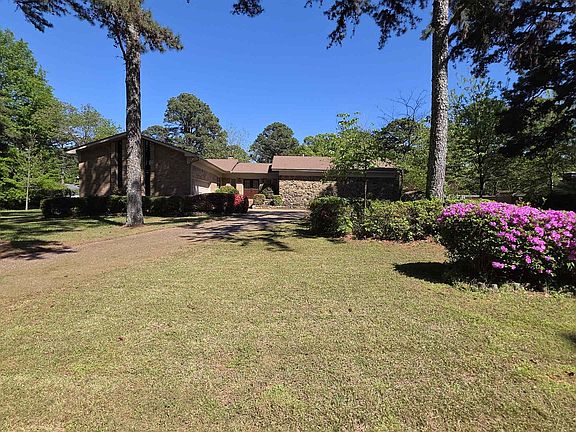 2nd image of 607 Old Post Rd