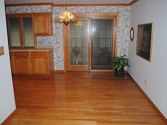 4th image of 432 E Hillsdale Ave