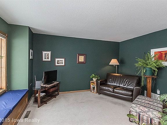 3rd image of 1021 Brookview Dr