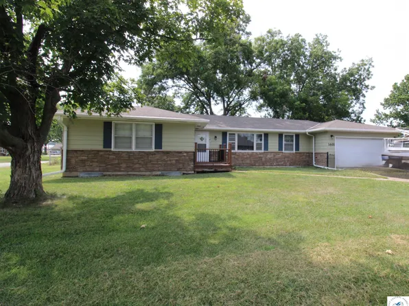 1401 Whipporwill St, Clinton, MO 64735