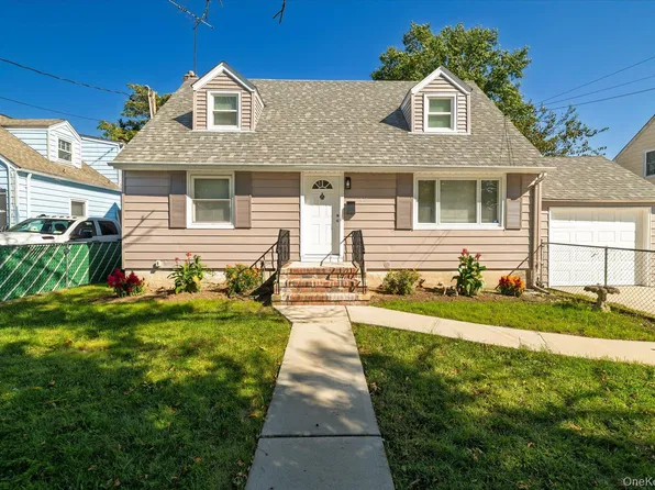 413 Greengrove Avenue, Uniondale, NY 11553