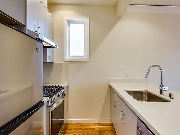 4th image of 3210 Gough St #6713914