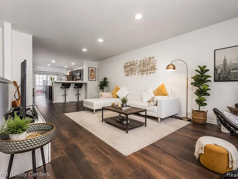 27863 Hopkins Dr — Photo 2