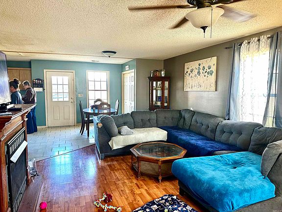 2nd image of 4510 Jamaica Pl