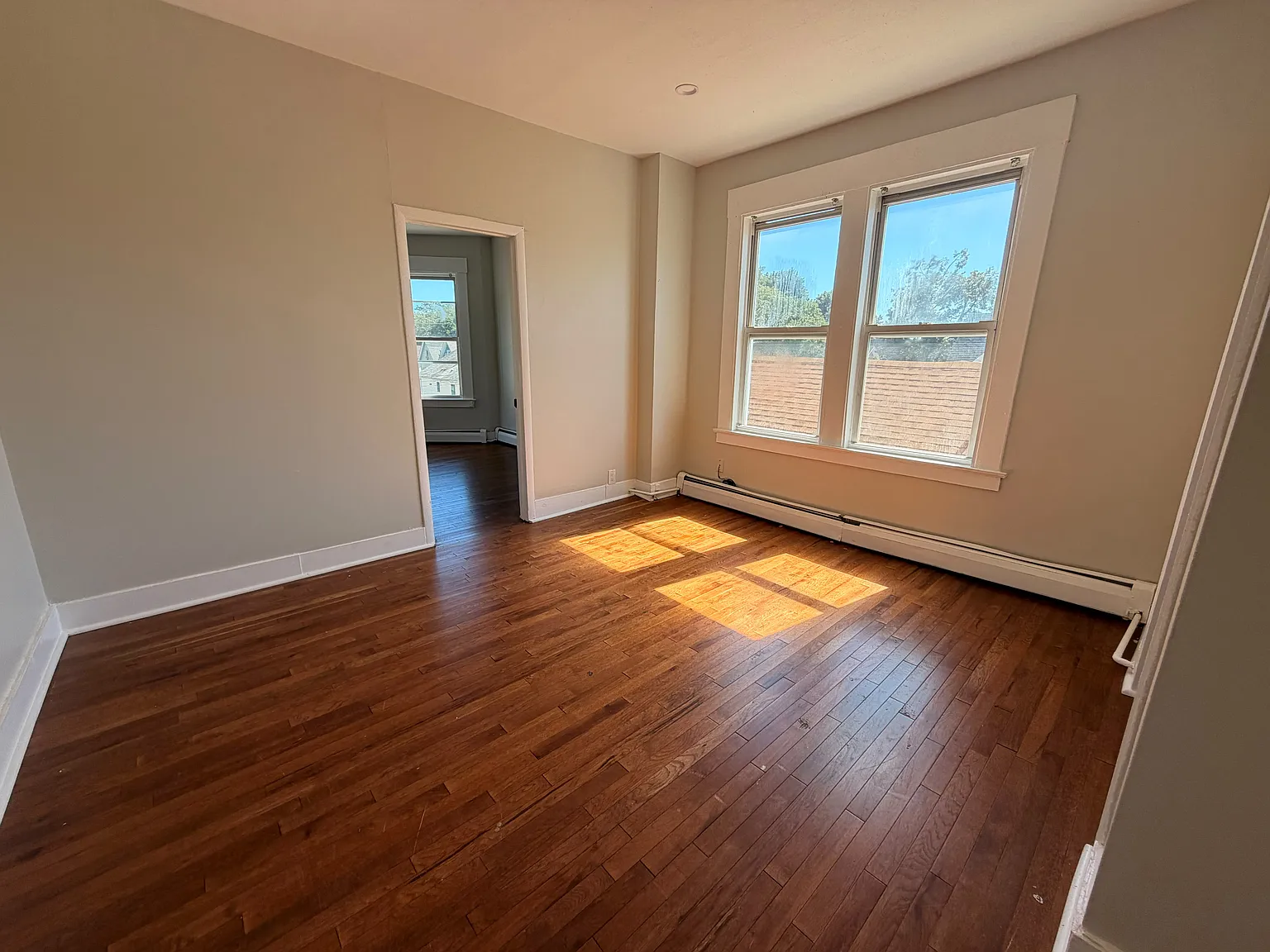 3 bed, 1.5 bath, $1,900 — Photo 4