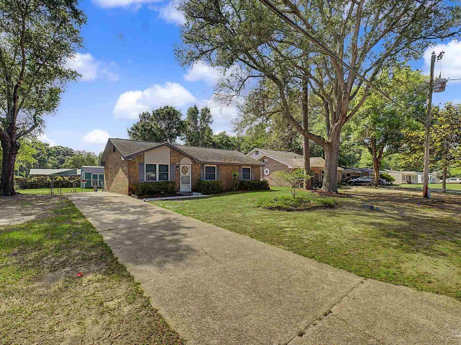 3 bed, 2.0 bath, 1216 sqft, $1,900 — Photo 2