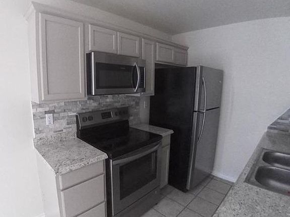 3rd image of 401 Sunset Ln #E