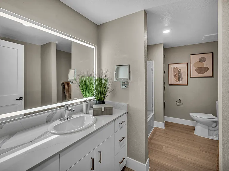 2-Bed 2-Bath - Bathroom
