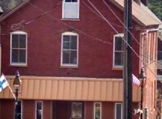 324 Quincy St #2, Hancock, MI 49930